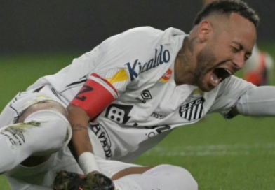 Médico da seleção confirma lesão grau 2 na panturrilha de Neymar e dá prazo de três semanas de recuperação