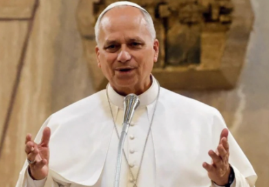 Papa pede a padres que respeitem a liturgia da missa e evitem confundir os fiéis