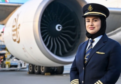 Pela primeira vez, Emirates promove duas pilotos dos Emirados Árabes a comandantes de aeronaves
