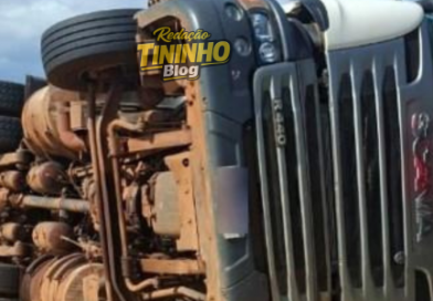 ACIDENTE NA BR-356: CARRETA CARREGADA COM FARELO DE MILHO TOMBA ENTRE ITALVA E CARDOSO MOREIRA